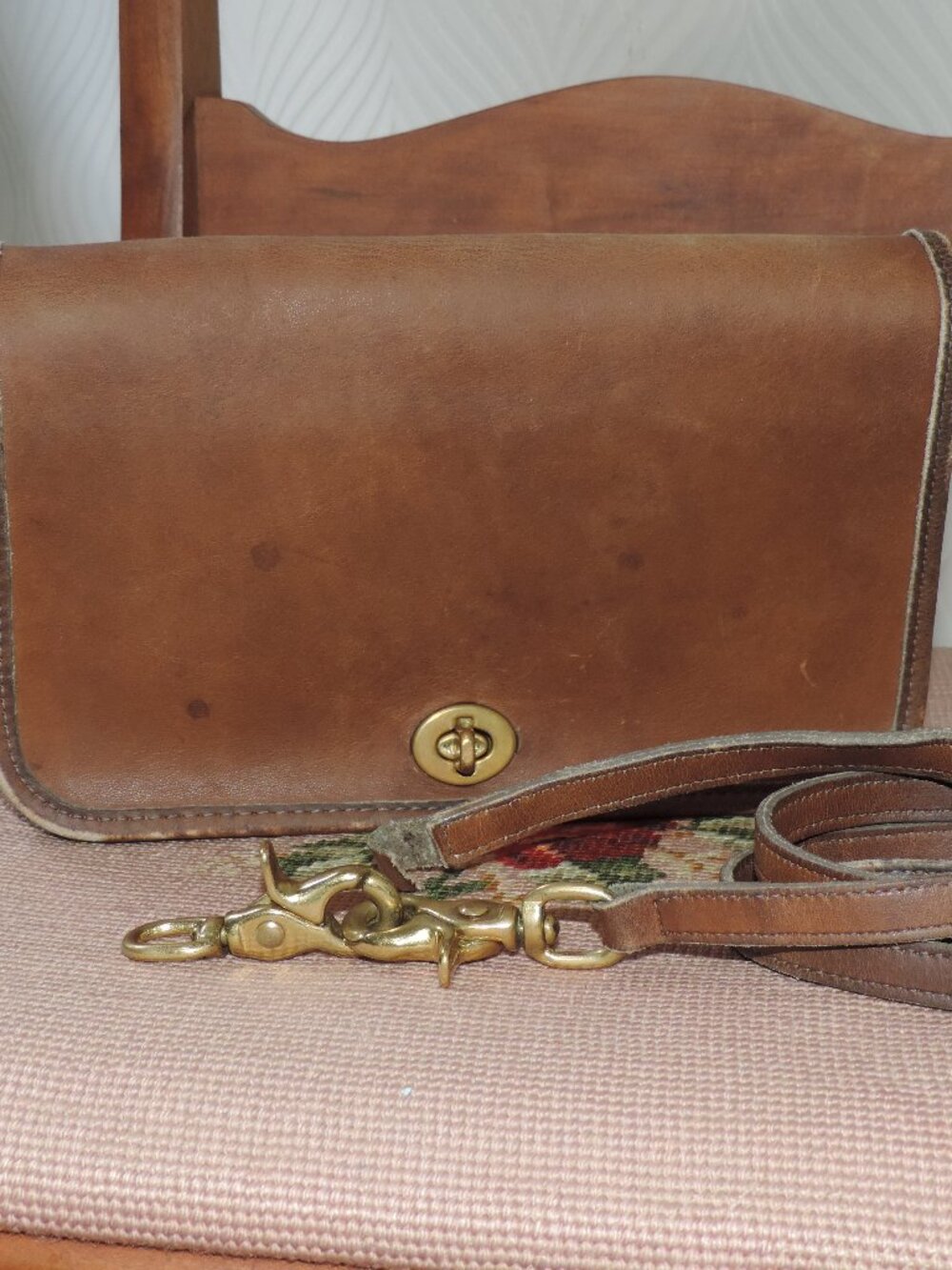 COACH Leather Pocket Purse Style #9755 in British Tan Vintage 1980s Needs TLC